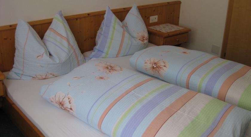 Imagen de la habitación del Hotel Fortuna, Samnaun. Foto 2