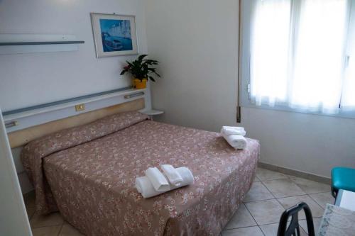 Imagen de la habitación del Hotel Fortuna, San Bartolomeo al Mare. Foto 9