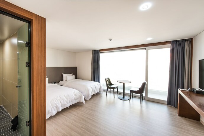Imagen de la habitación del Hotel Fortuna, Tongyeong. Foto 12