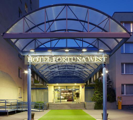 Imagen general del Hotel Fortuna West. Foto 3
