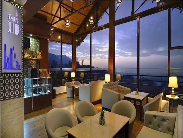 Imagen del bar/restaurante del Hotel Fortune Park Moksha - Member Itc Group, Mcle. Foto 6