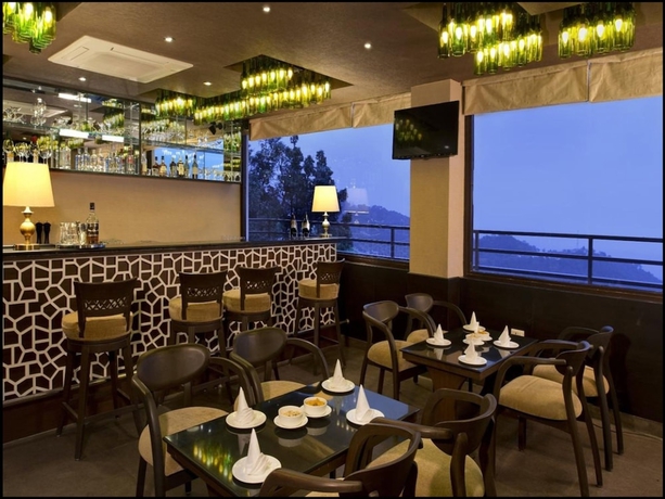 Imagen del bar/restaurante del Hotel Fortune Park Moksha - Member Itc Group, Mcle. Foto 7
