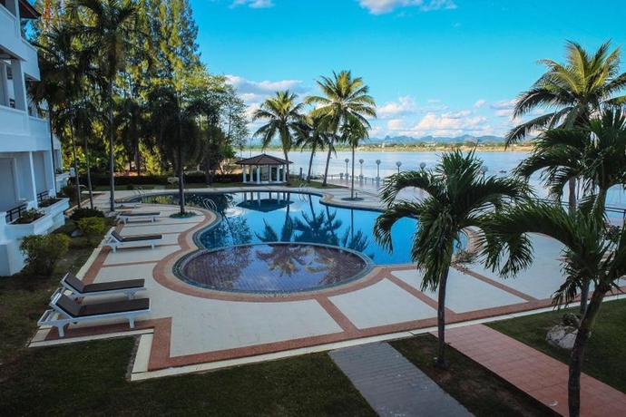 Imagen de la piscina del Hotel Fortune River View Nakhon Phanom. Foto 15