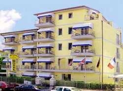 Imagen de los exteriores del Hotel Fortunella. Foto 5