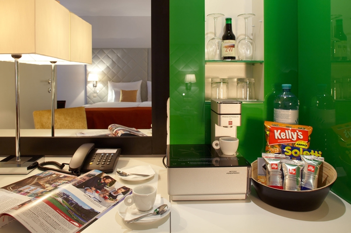 Imagen de la habitación del Hotel FortyPlusOne. Foto 7