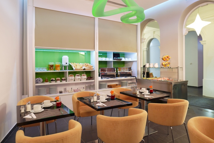 Imagen del bar/restaurante del Hotel FortyPlusOne. Foto 3
