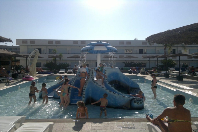 Imagen general del Hotel Forum Beach All Inclusive Aparthotel. Foto 11