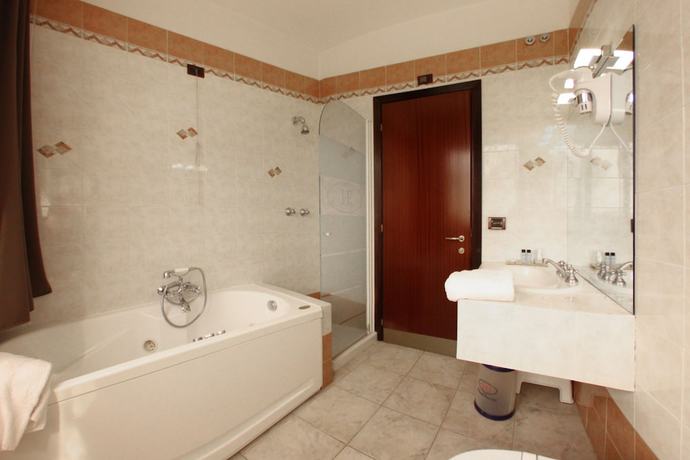 Imagen de la habitación del Hotel Forum, Foiano della Chiana. Foto 13