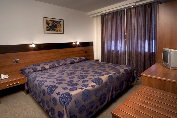 Imagen de la habitación del Hotel Forum, Sofia. Foto 3