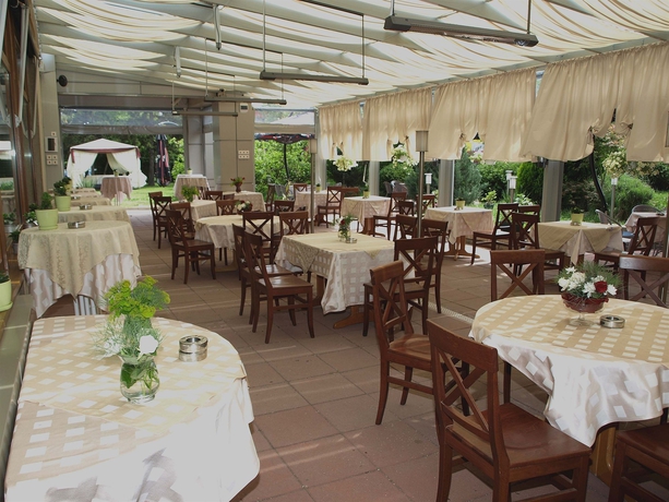 Imagen de los exteriores del Hotel Forum, Sofia. Foto 9