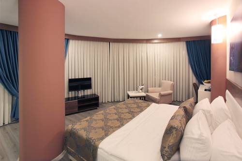 Imagen de la habitación del Hotel Forum Suite Otel. Foto 2