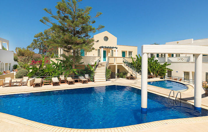 Imagen de los exteriores del Hotel Forum Suites. Foto 5