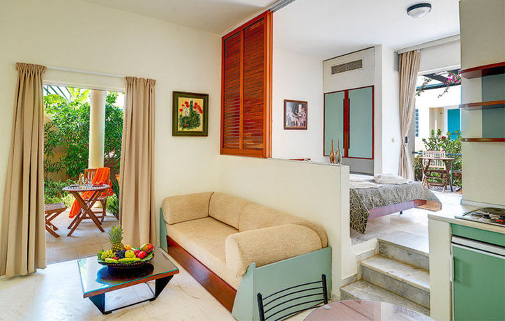 Imagen de los interiores del Hotel Forum Suites. Foto 13