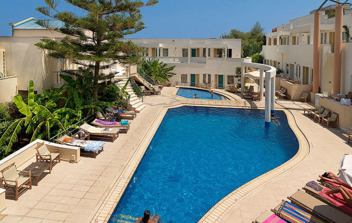 Imagen de los exteriores del Hotel Forum Suites. Foto 9