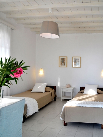 Imagen de la habitación del Hotel Fos Suites. Foto 4