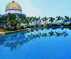 Imagen de la piscina del Hotel Foshan Golden Hotel. Foto 8