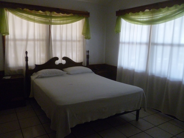 Imagen de la habitación del Hotel Foster's West Bay Resort. Foto 2