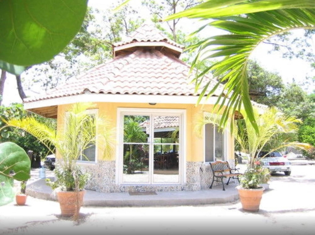 Imagen de los interiores del Hotel Foster's West Bay Resort. Foto 19