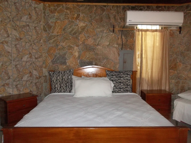 Imagen de la habitación del Hotel Foster's West Bay Resort. Foto 16