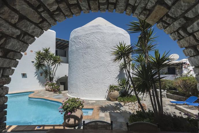 Imagen de la piscina del Hotel Fotilia. Foto 19