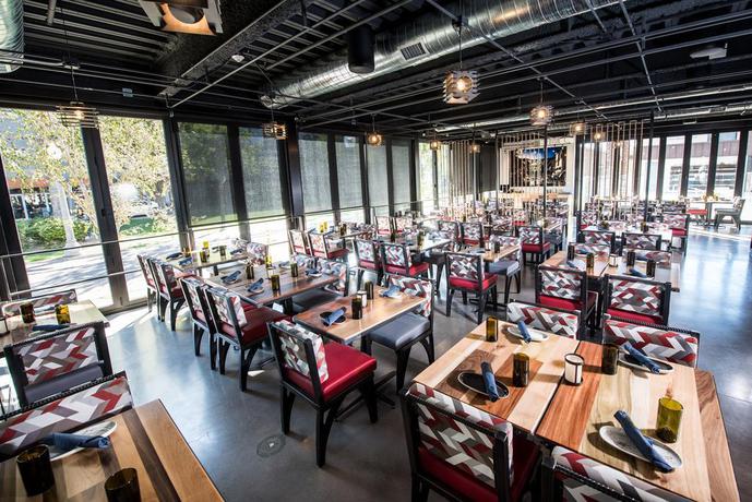 Imagen del bar/restaurante del Hotel Found Re Phoenix. Foto 4