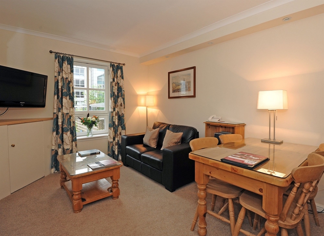 Imagen de los interiores del Hotel Fountain Court Grove. Foto 16