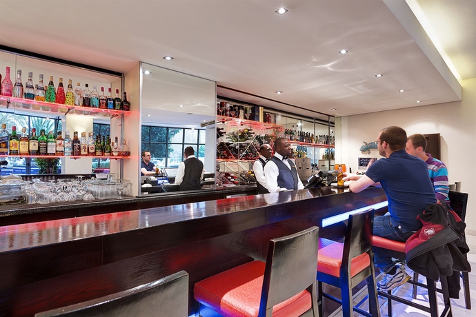 Imagen del bar/restaurante del Hotel Fountains Hotel. Foto 3