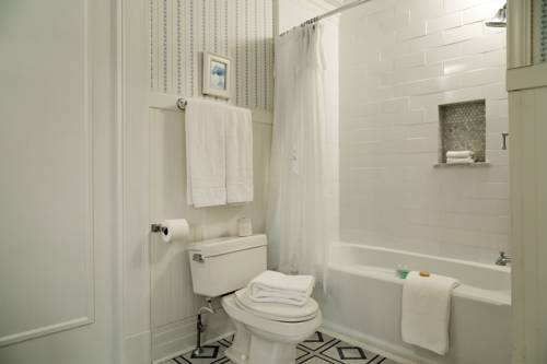 Imagen general del Hotel Four Chimneys Inn. Foto 1