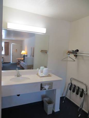 Imagen de la habitación del Hotel Four Corners Inn. Foto 11