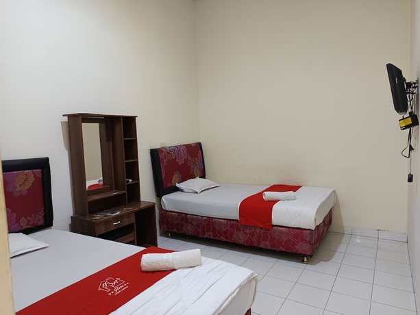 Imagen de la habitación del Hotel Four Hostel Bandar Lampung. Foto 2