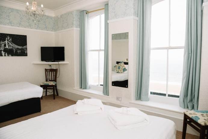 Imagen de la habitación del Hotel Four Oaks. Foto 5
