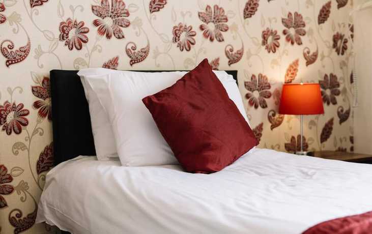 Imagen de la habitación del Hotel Four Oaks. Foto 9