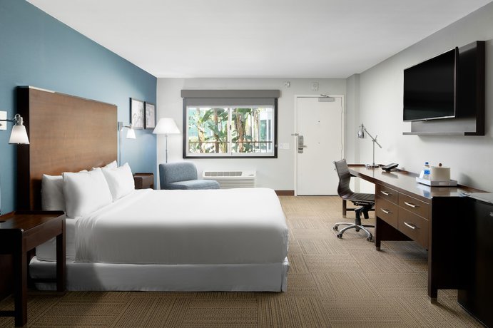 Imagen de la habitación del Hotel Four Points By Sheraton Anaheim. Foto 8