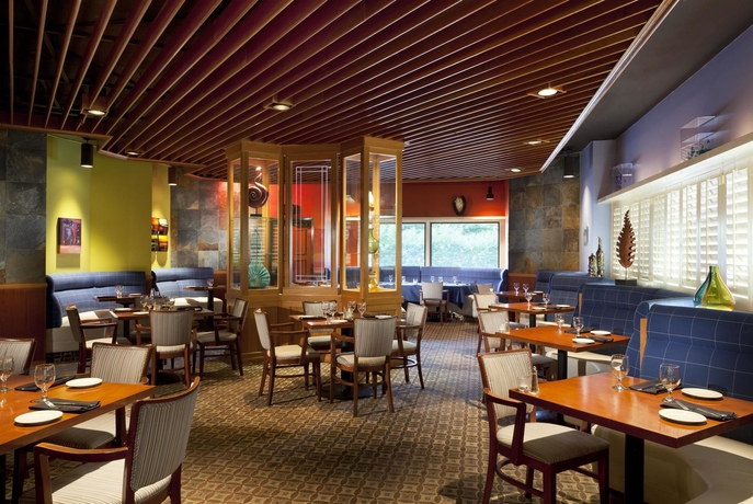 Imagen del bar/restaurante del Hotel Four Points By Sheraton Bakersfield. Foto 2