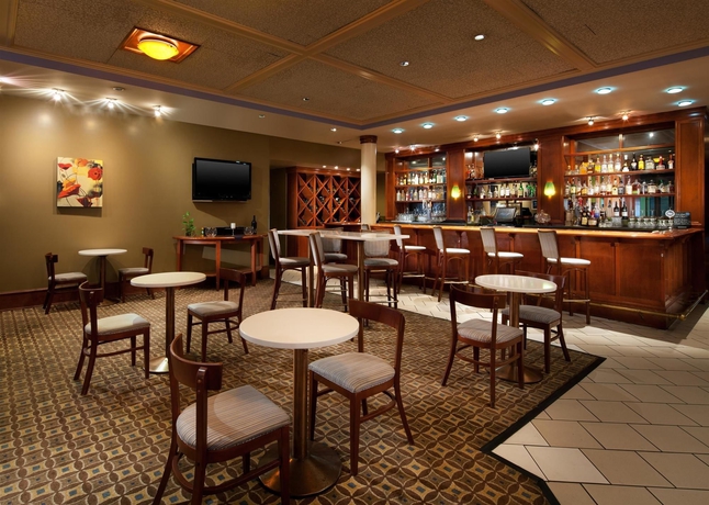 Imagen del bar/restaurante del Hotel Four Points By Sheraton Bakersfield. Foto 3