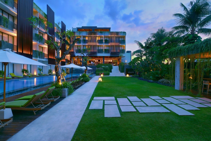 Imagen de la piscina del Hotel Four Points By Sheraton Bali Seminyak. Foto 16