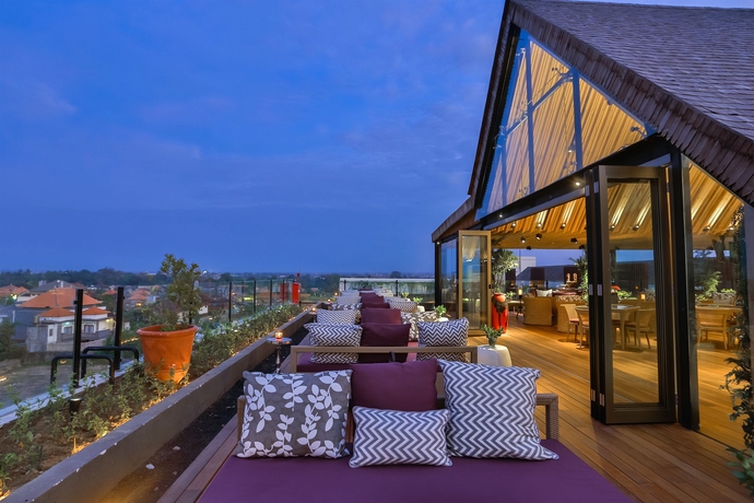 Imagen del bar/restaurante del Hotel Four Points By Sheraton Bali Seminyak. Foto 4