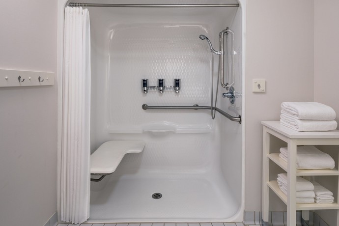 Imagen de la habitación del Hotel Four Points By Sheraton Bentonville. Foto 4