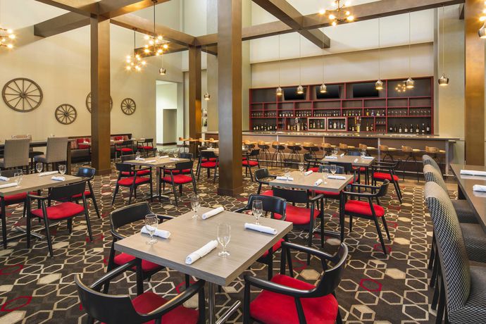 Imagen del bar/restaurante del Hotel Four Points By Sheraton Bentonville. Foto 2