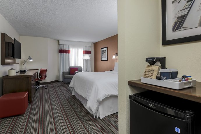 Imagen de la habitación del Hotel Four Points By Sheraton Bentonville. Foto 10