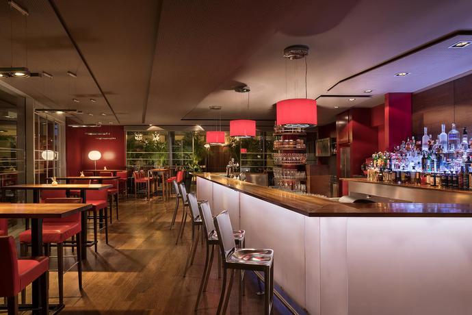 Imagen del bar/restaurante del Hotel Four Points By Sheraton Bolzano. Foto 8