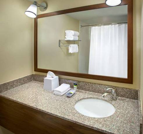 Imagen de la habitación del Hotel Four Points By Sheraton Charleston. Foto 9