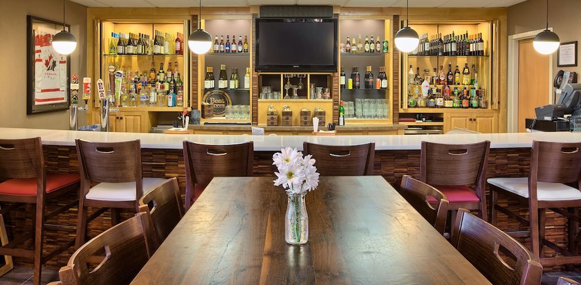 Imagen del bar/restaurante del Hotel Four Points By Sheraton Charlotte - Pineville. Foto 3