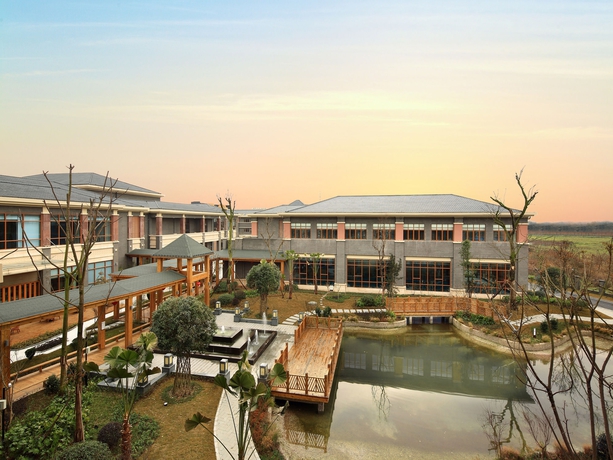 Imagen de los exteriores del Hotel Four Points By Sheraton Chengdu, Anren. Foto 11