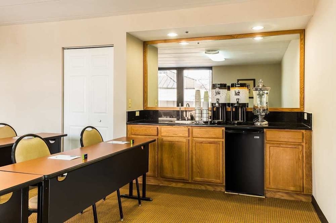 Imagen de los interiores del Hotel Four Points By Sheraton Chicago Westchester/oak Brook. Foto 12