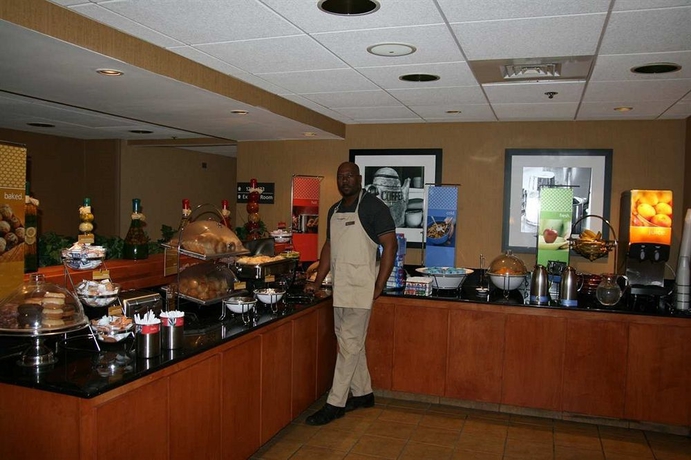 Imagen del bar/restaurante del Hotel Four Points By Sheraton Chicago Westchester/oak Brook. Foto 5