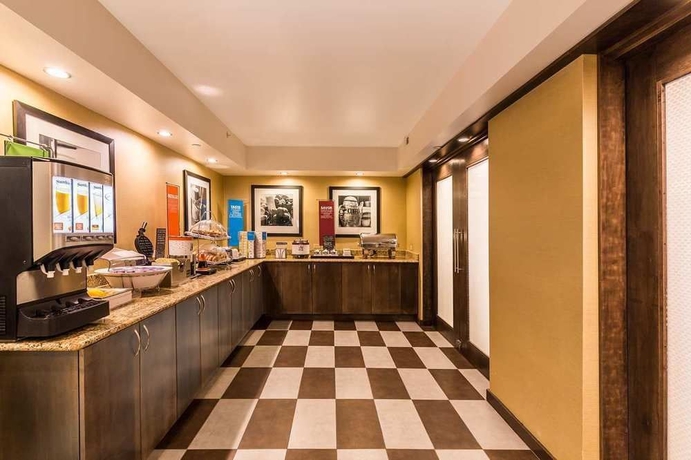 Imagen del bar/restaurante del Hotel Four Points By Sheraton Chicago Westchester/oak Brook. Foto 6