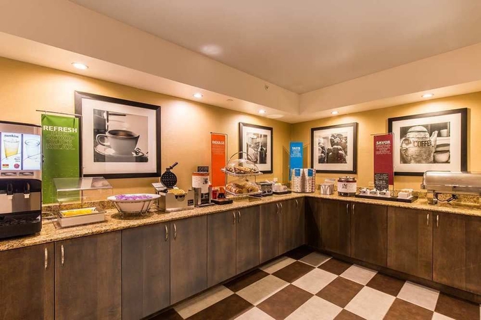 Imagen del bar/restaurante del Hotel Four Points By Sheraton Chicago Westchester/oak Brook. Foto 7