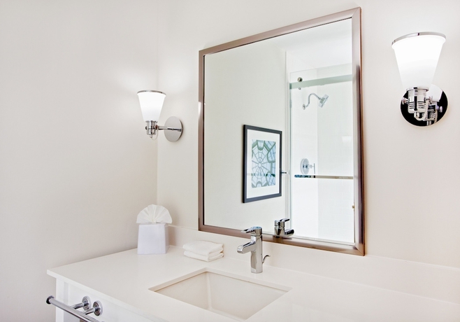 Imagen de la habitación del Hotel Four Points By Sheraton Cleveland Airport. Foto 8