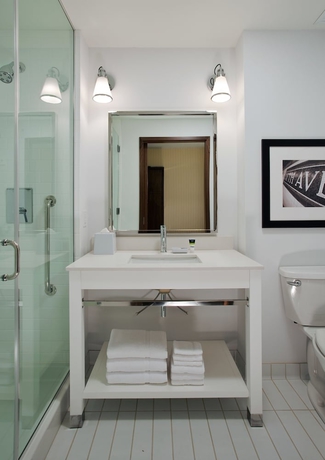 Imagen de la habitación del Hotel Four Points By Sheraton Cleveland Airport. Foto 9